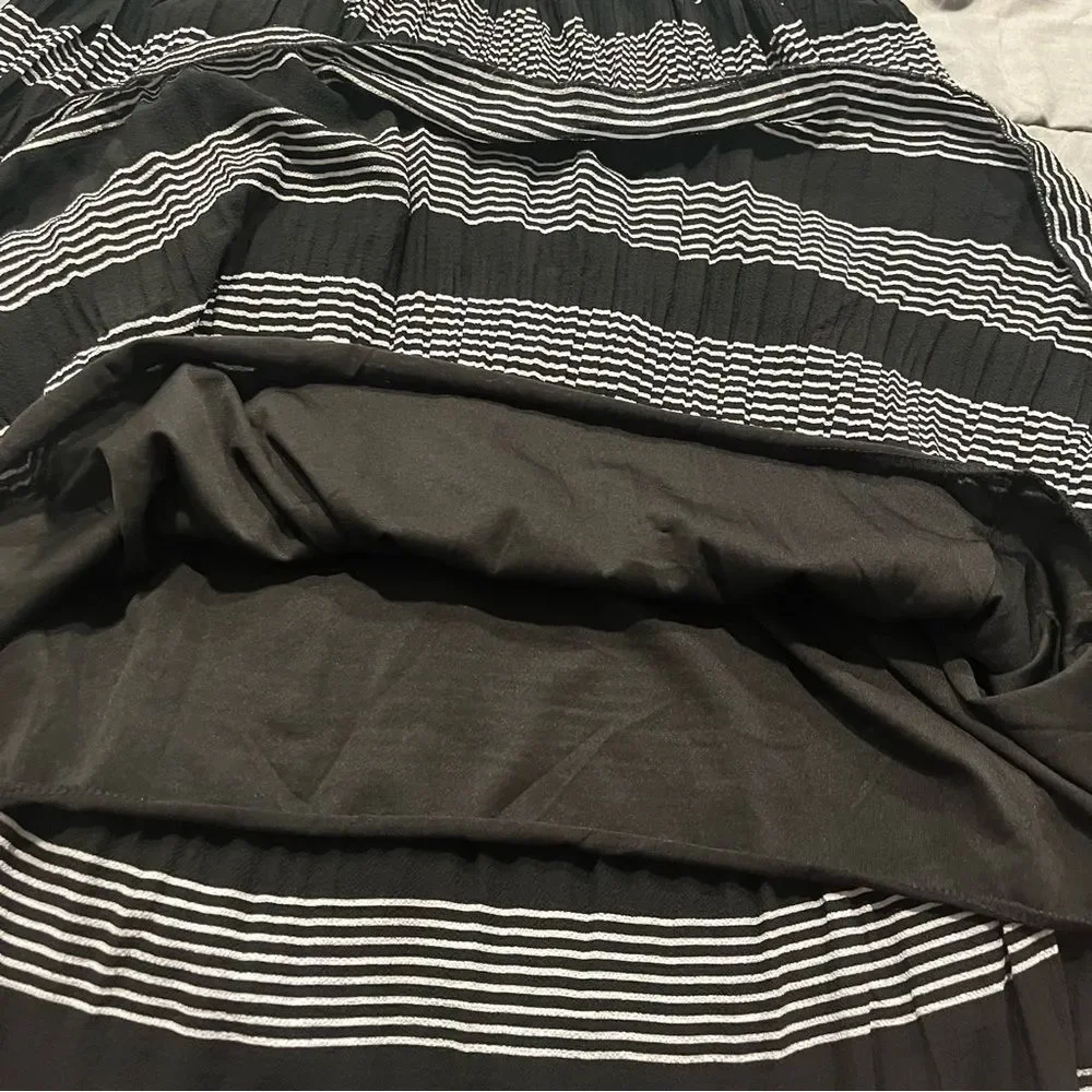 Metro Wear Black & White Stripes A-Line Elastic Waist Midi Skirt Size Small